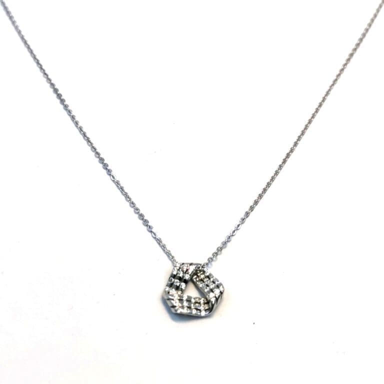 Silberne Kette mit weißem Stein Fantasy-Anhänger