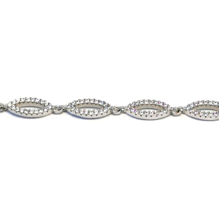 Silbernes Armband mit kleinen weißen Steinen und Navetten
