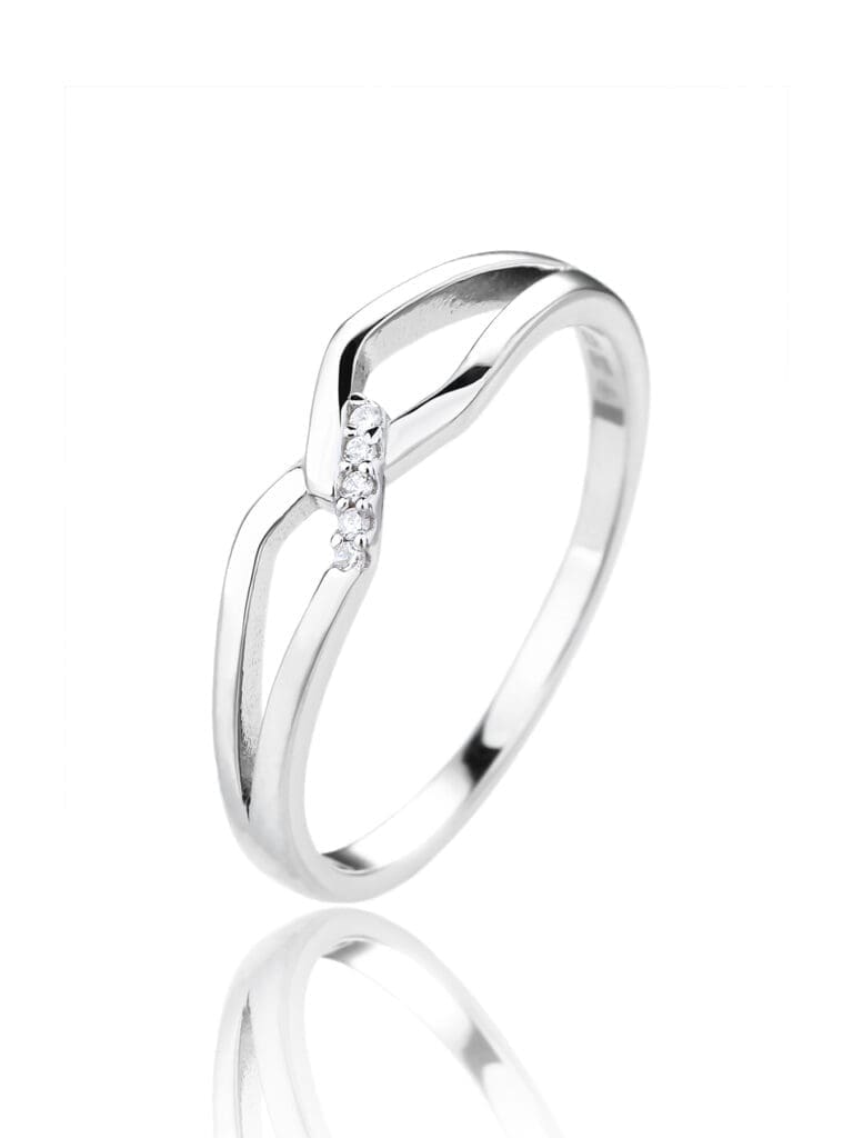 Silver clear ring with fine zirconia decoration