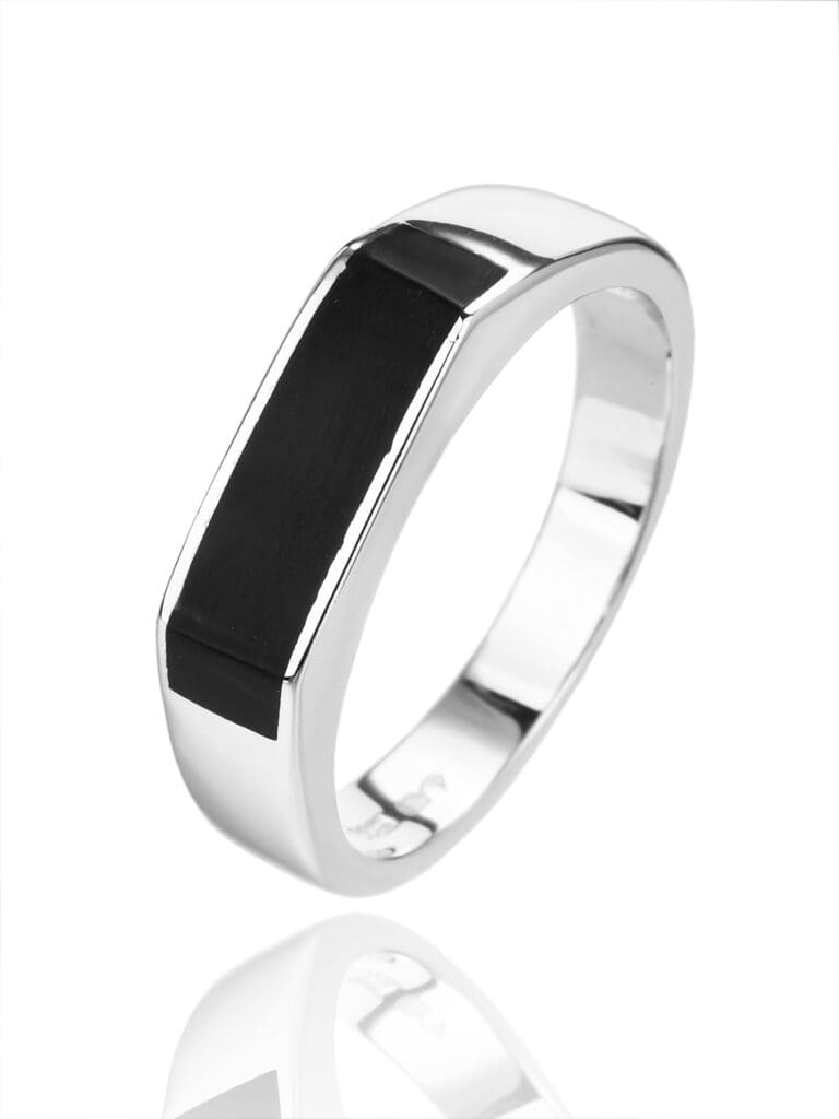 Silver men's ring with onyx inlay