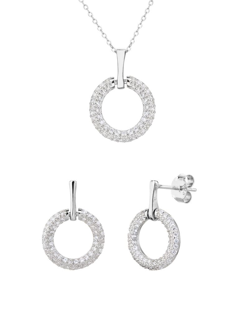 Circular cubic zirconia bezel set - sparkle every moment