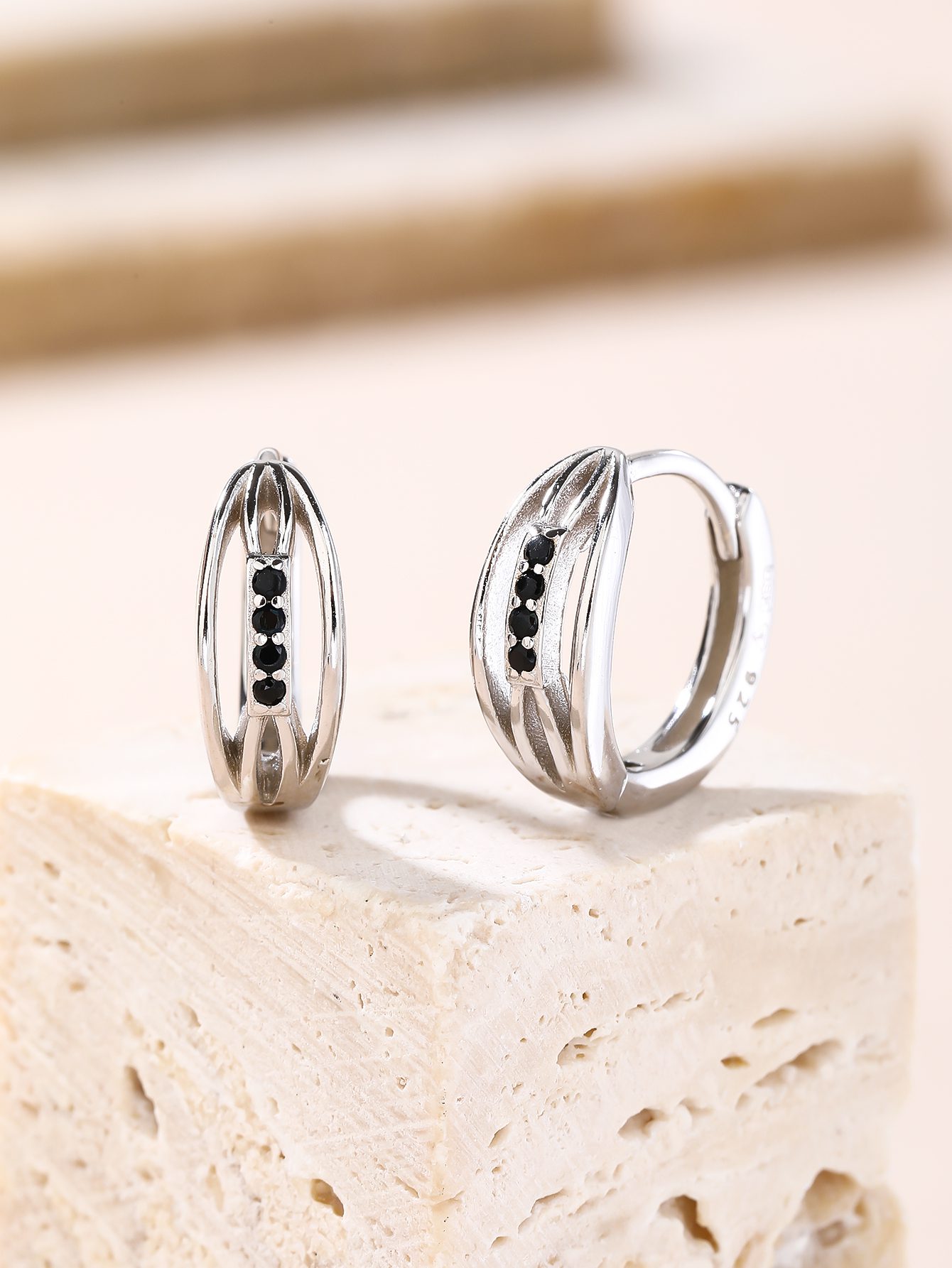 Black stone-inlaid hoop earrings with a band design and a textured pattern 5