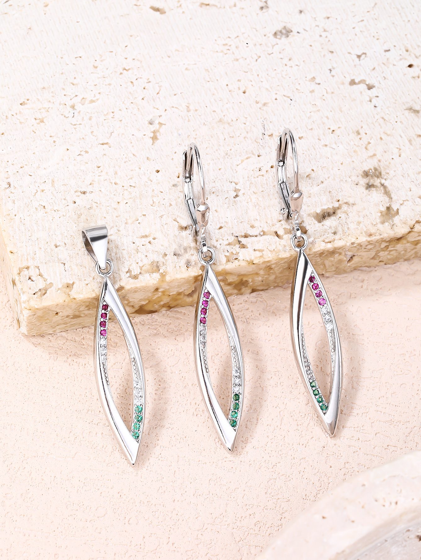 National Light Tricolor Set with Sleek-Curved Pendant and Earrings 3