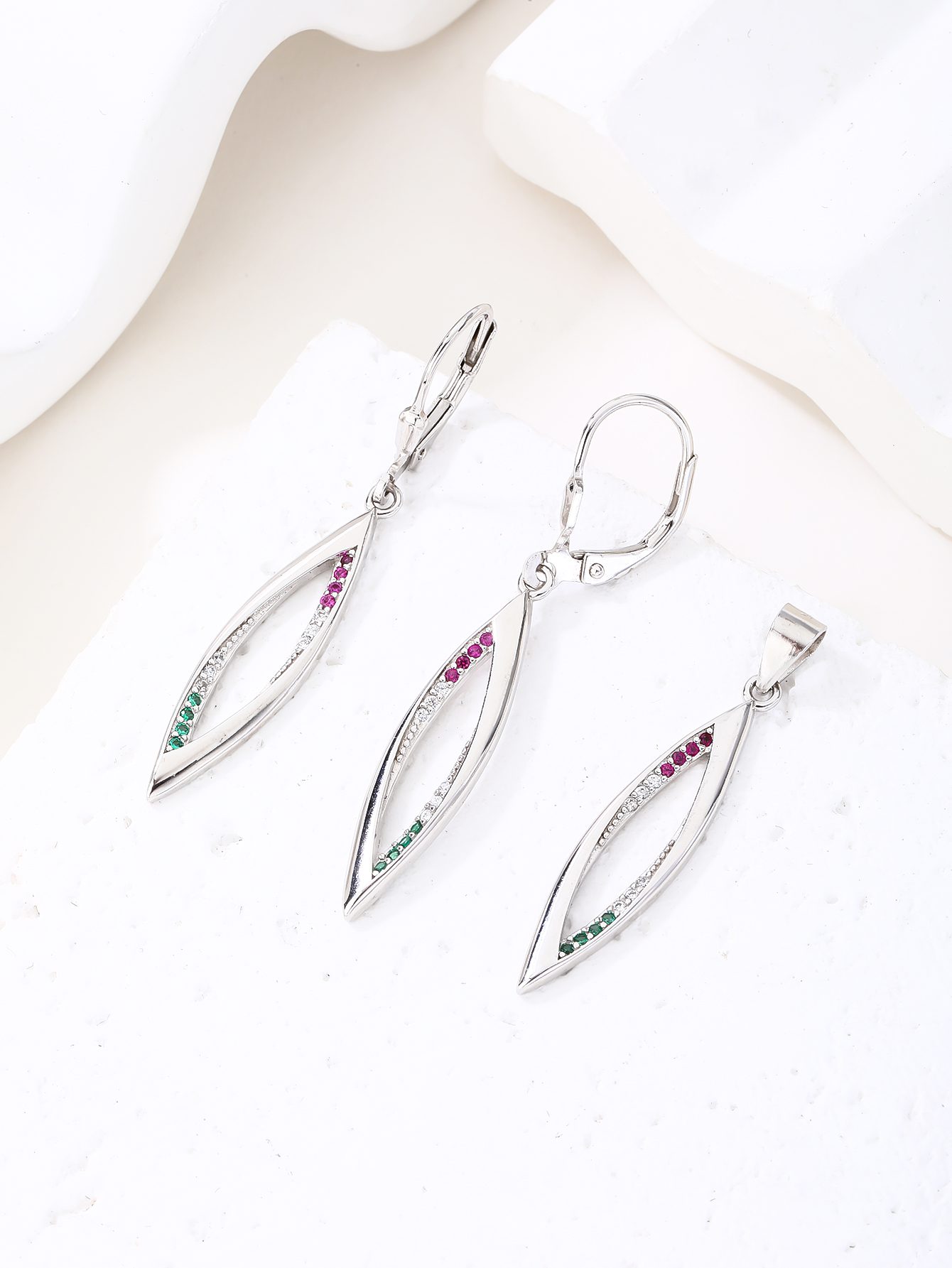 National Light Tricolor Set with Sleek-Curved Pendant and Earrings 4
