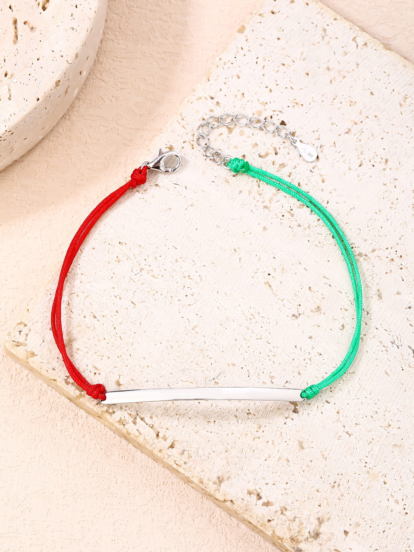„Nationales Licht“ – Trikolor-Armband mit Kordel und gravierbarem Silberelement 3