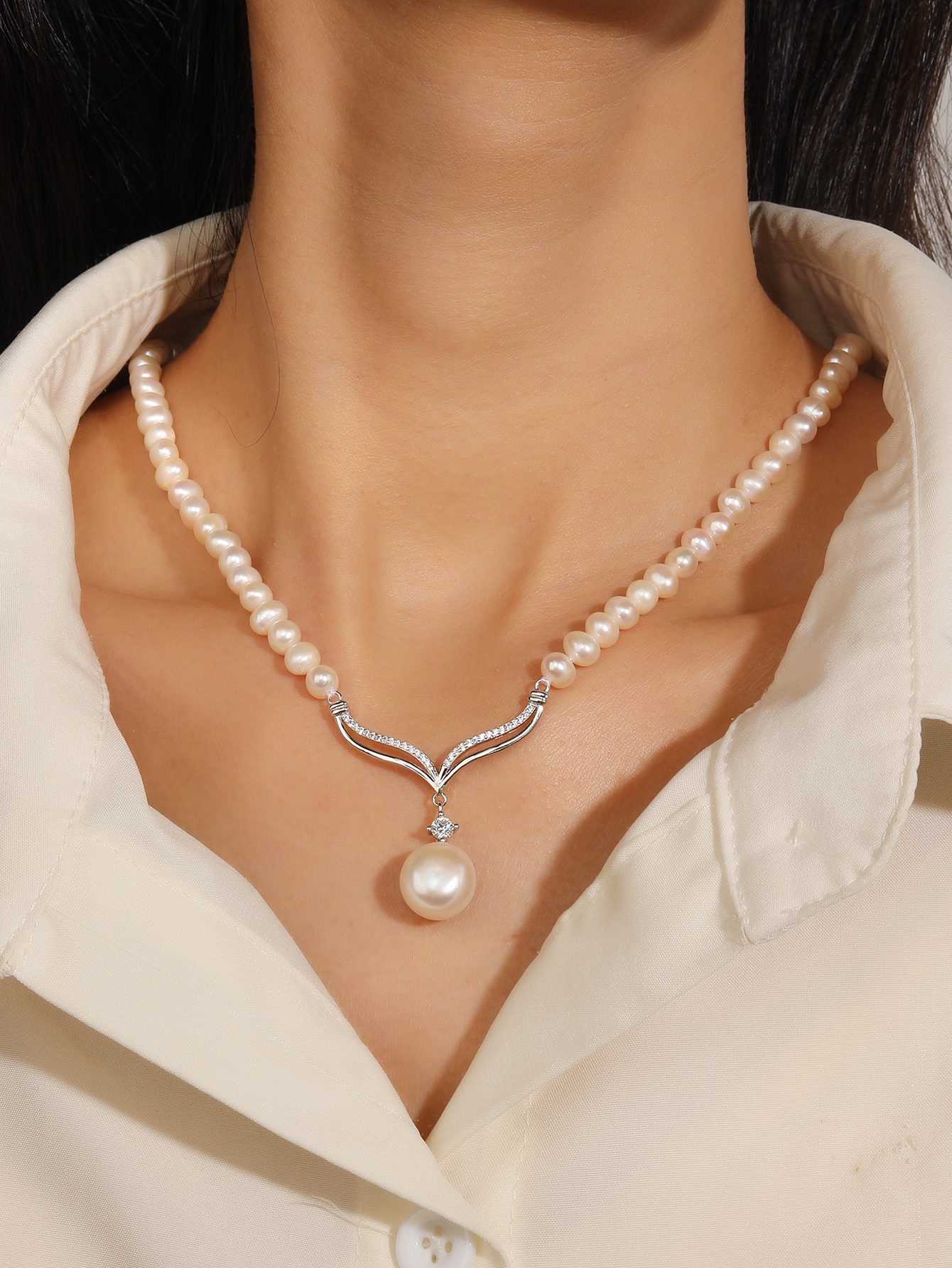 Pearl Necklace with Pendant and Zirconia Stones 1