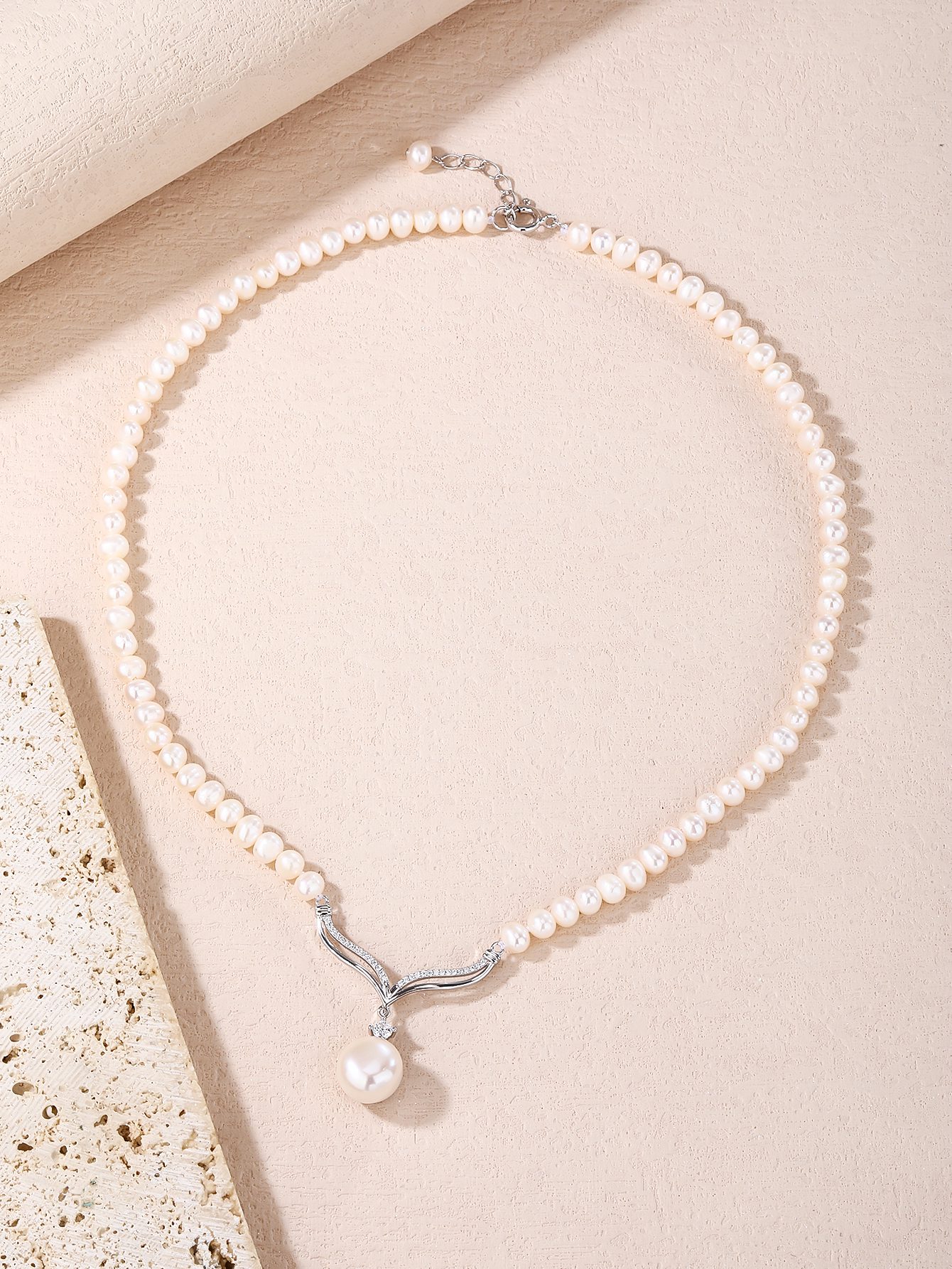Pearl Necklace with Pendant and Zirconia Stones 5