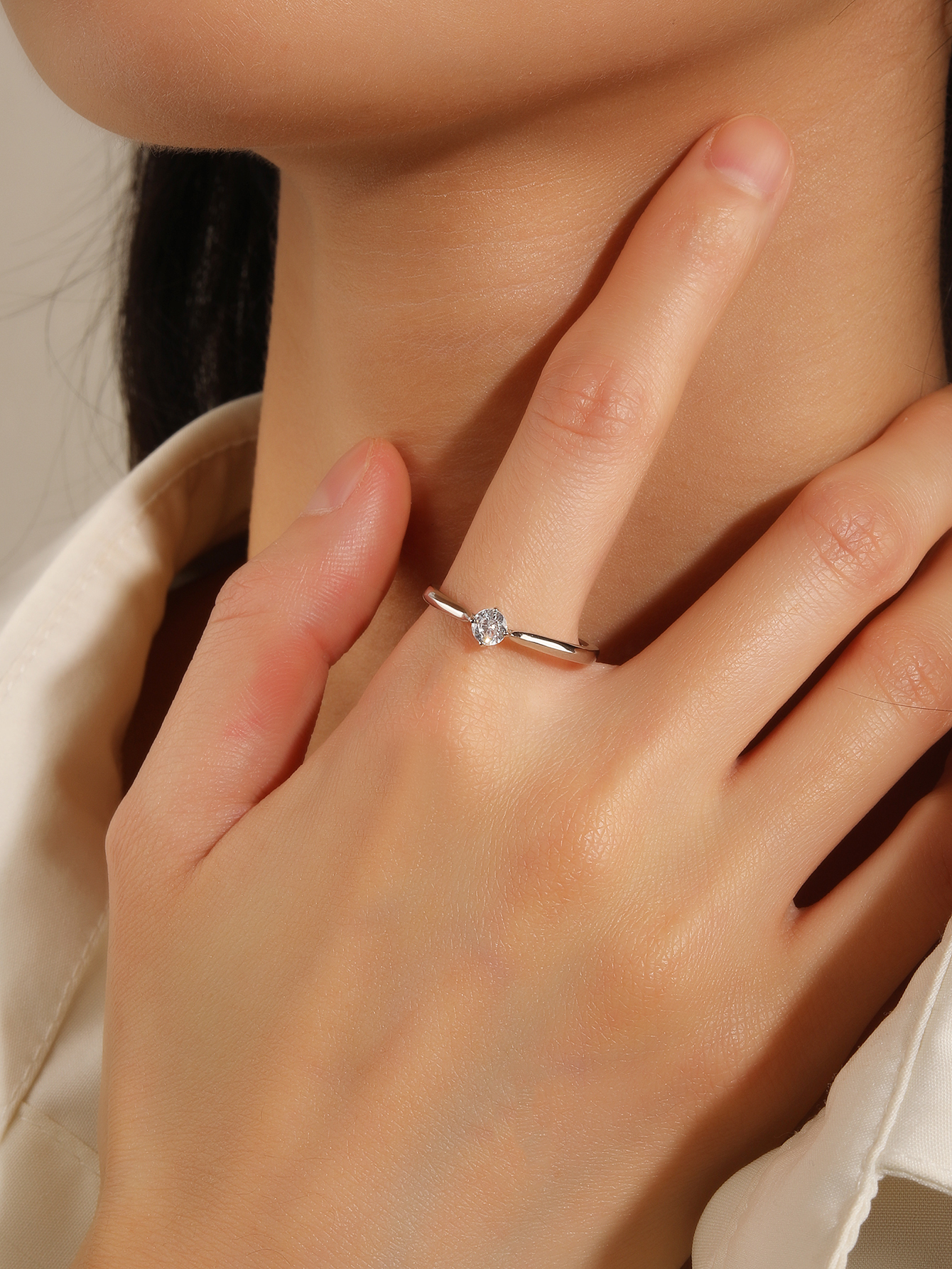Weißer, quadratischer Solitärring mit Zirkonia aus 925er Silber mit Rhodiumbeschichtung 4