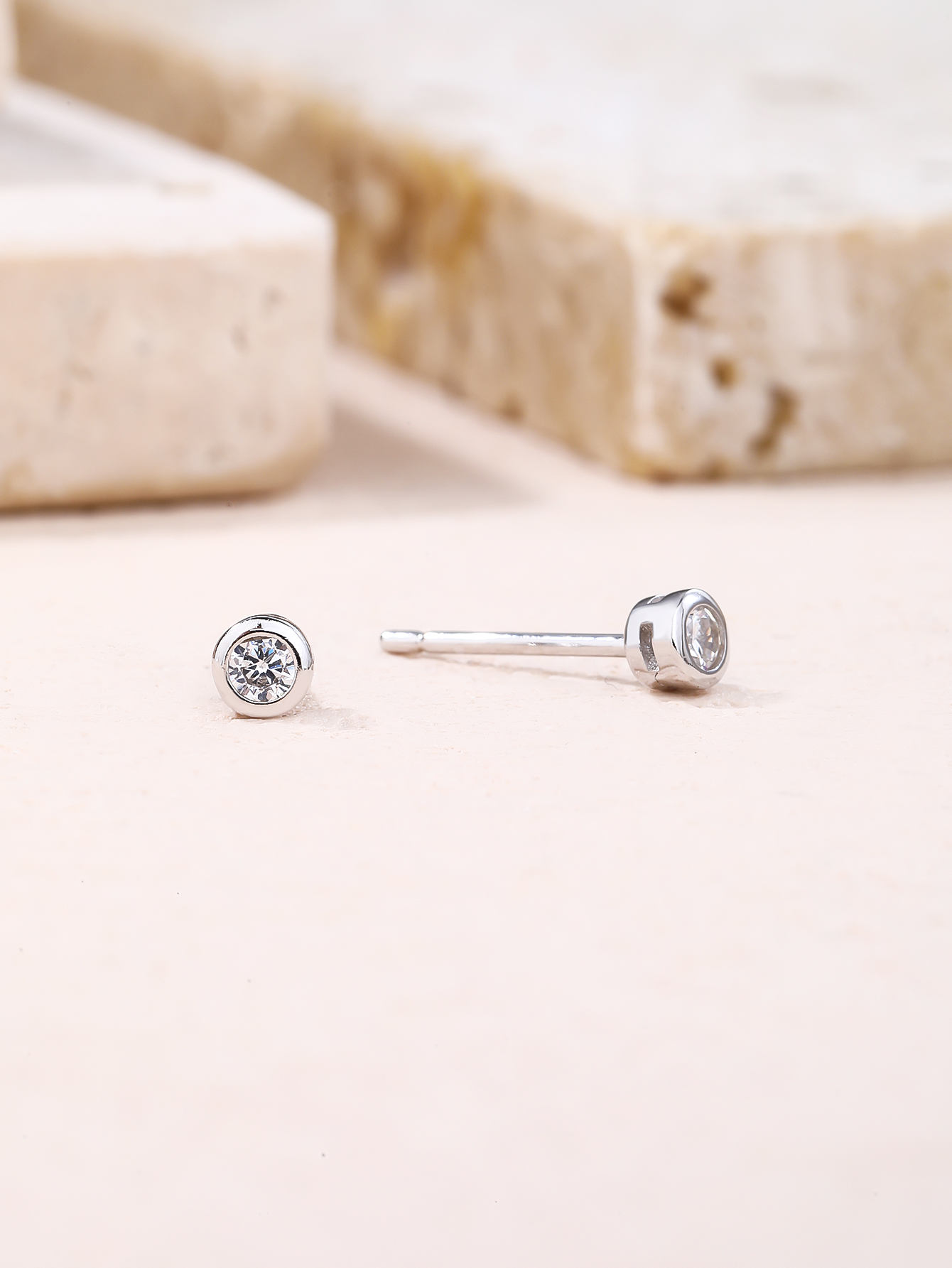 Silver zirconia stud earrings with rhodium plating 3