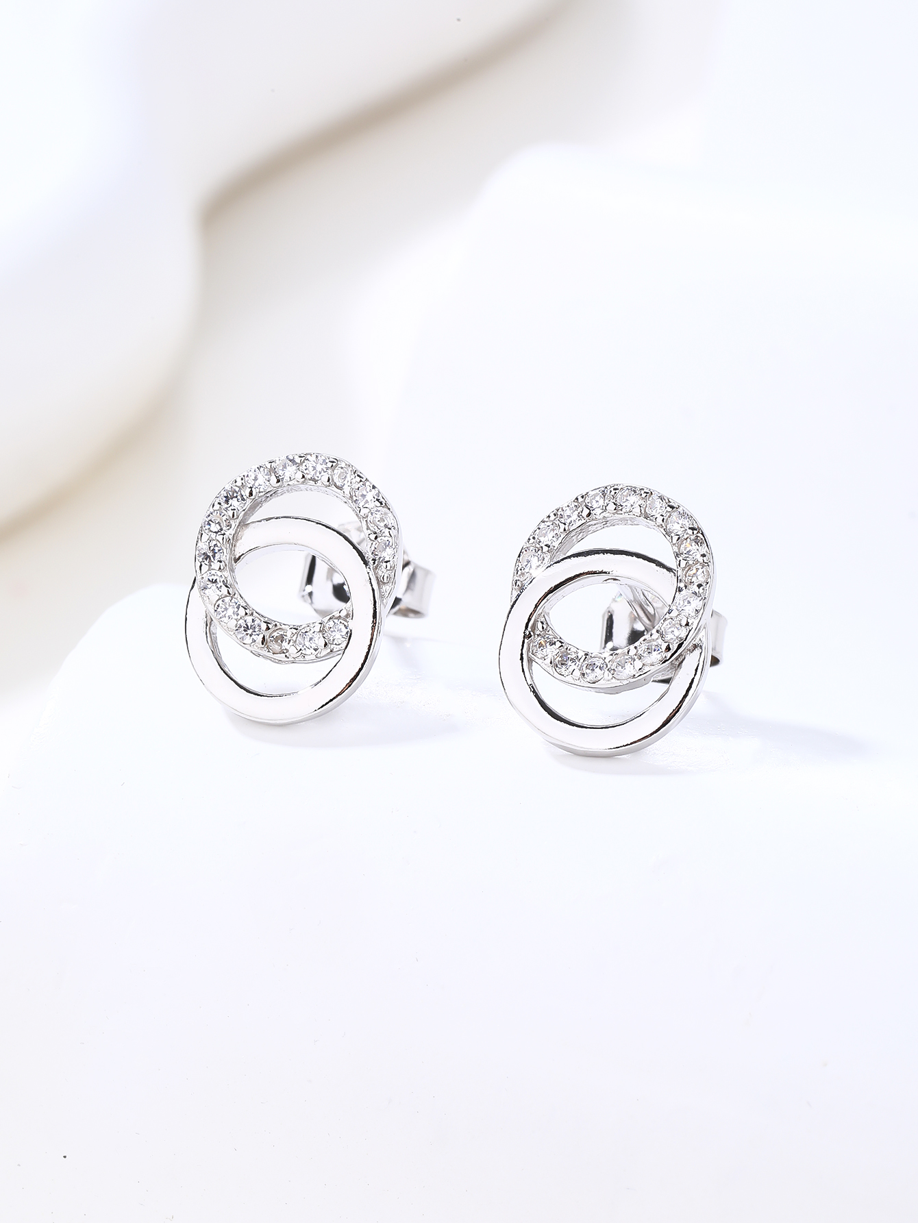 Silver stud earrings with a double-circle zirconia motif, rhodium-plated 2