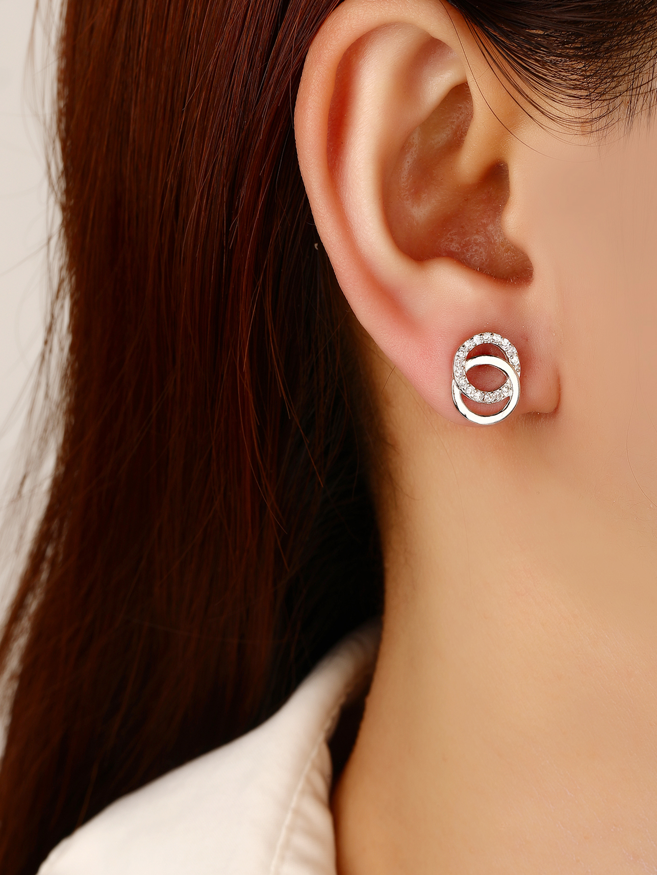 Silver stud earrings with a double-circle zirconia motif, rhodium-plated 4