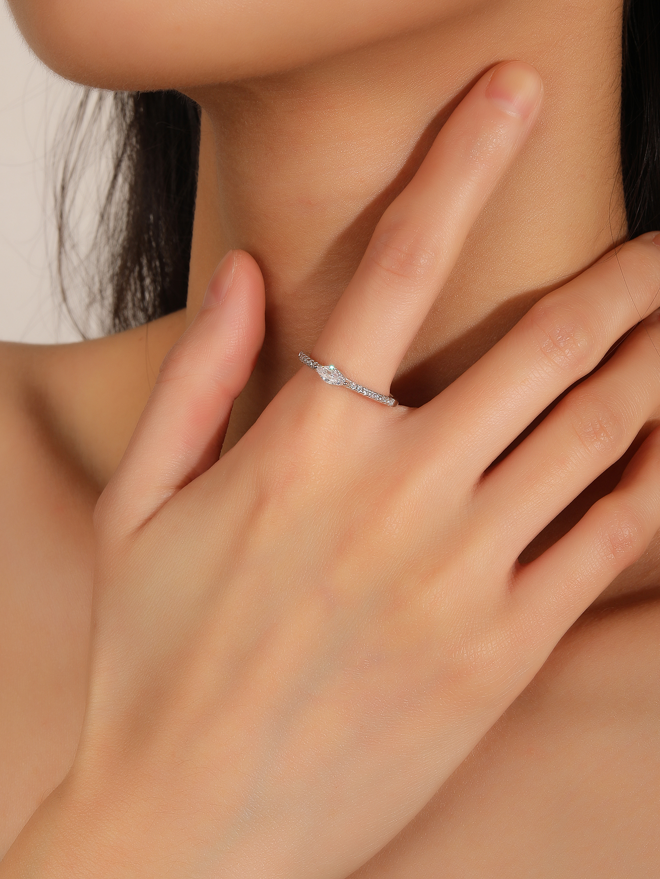 Silberner Ring mit Zirkonia im Navette-Schliff, rhodiniert 5