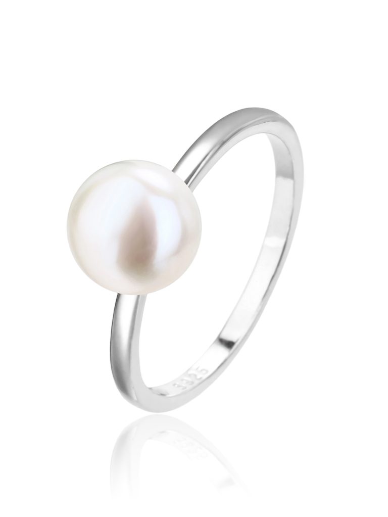 White cultured freshwater pearl ring made of AG 925 silver with a rhodium plating