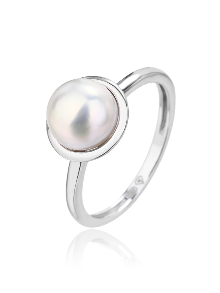 White cultured freshwater pearl ring made of AG 925 silver with a rhodium plating